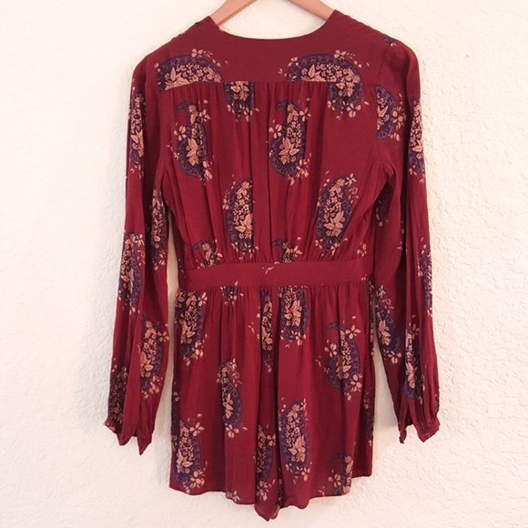 Ecote Charlotte Plunging V Floral Romper - Picture 3 of 5